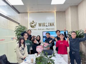 Cô giáo Vân Wirlink và các học sinh