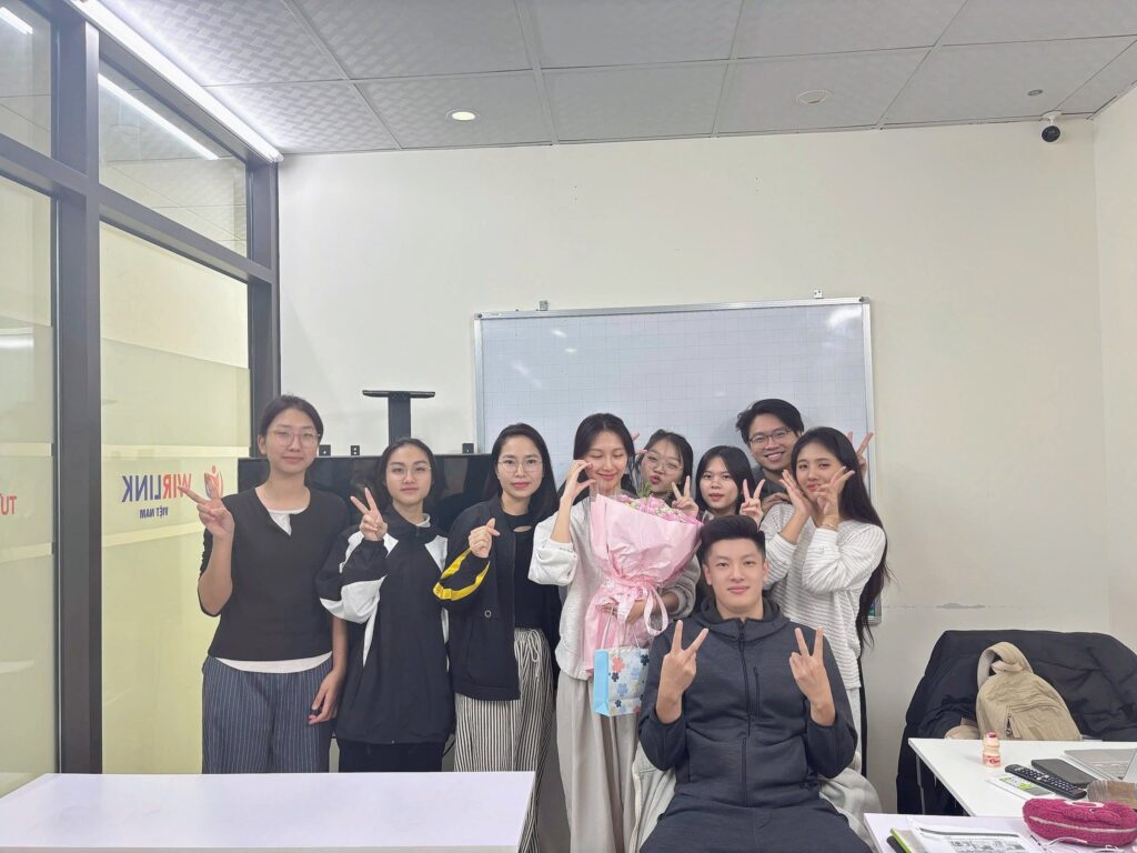 Cô giáo Wirlink và các học sinh