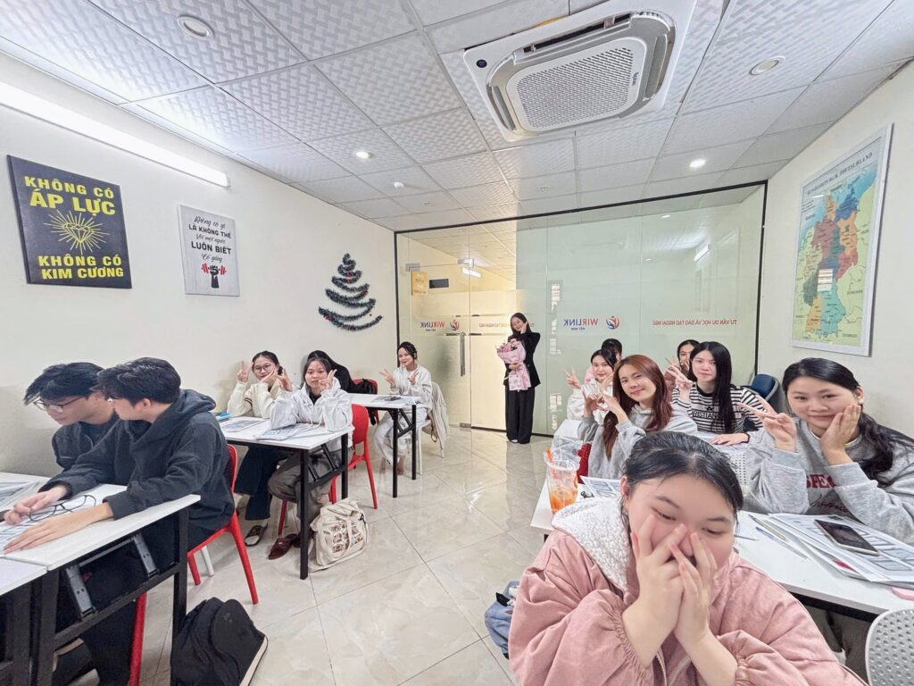 Cô giáo Wirlink và các học viên
